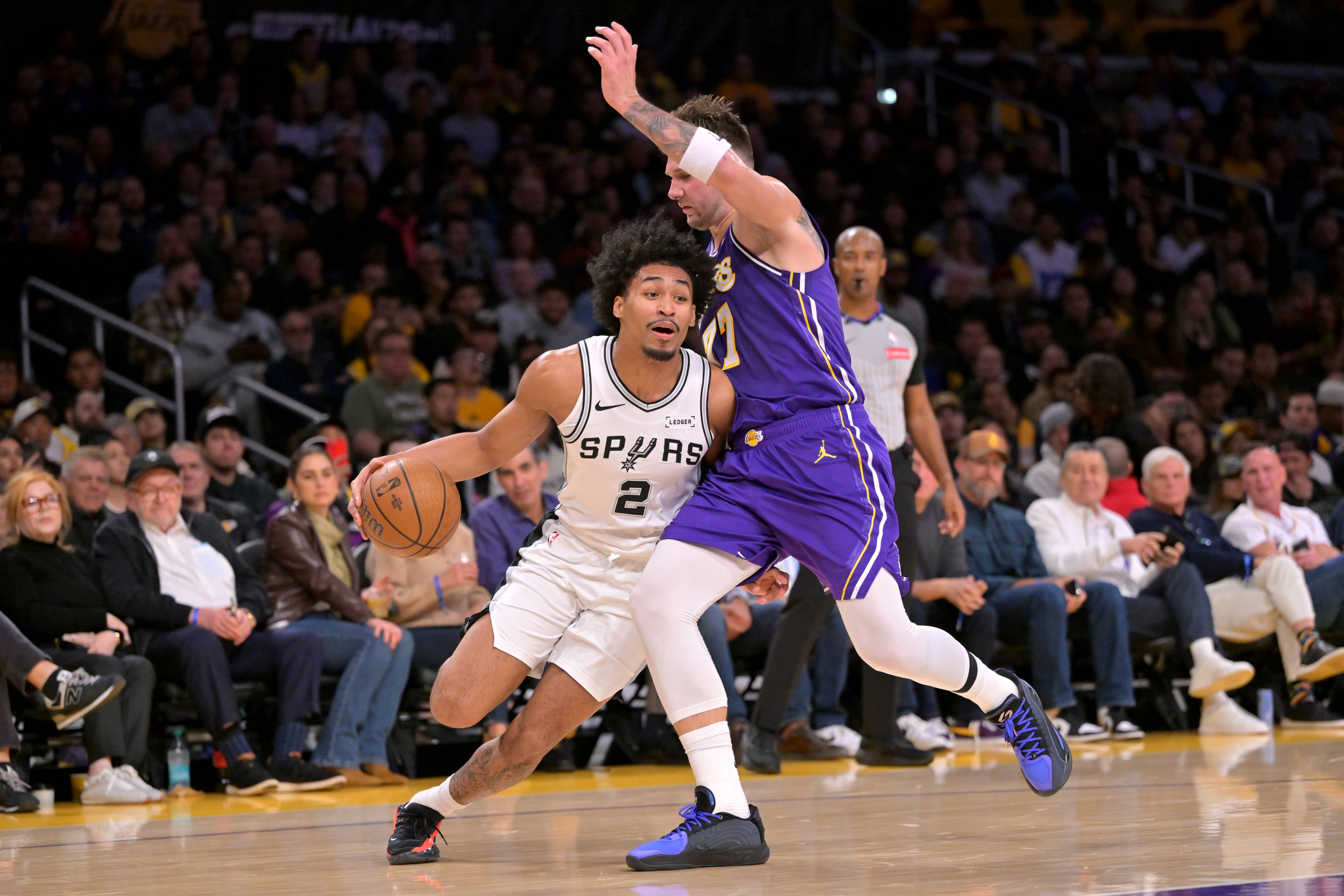 开云体育-东契奇在曼联比赛中赛况扑朔迷离，大胜引发热议！的简单介绍