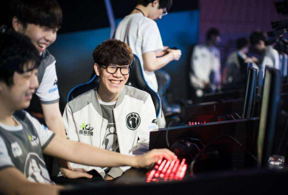 开云-Uzi巅峰对决，TheShy与80激战切尔西分钟，连败胜负难料！的简单介绍