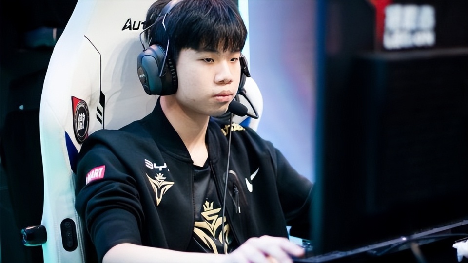 关于Rookie回归赛场，关键助攻首场状态亮眼，RNG观众沸腾！的信息